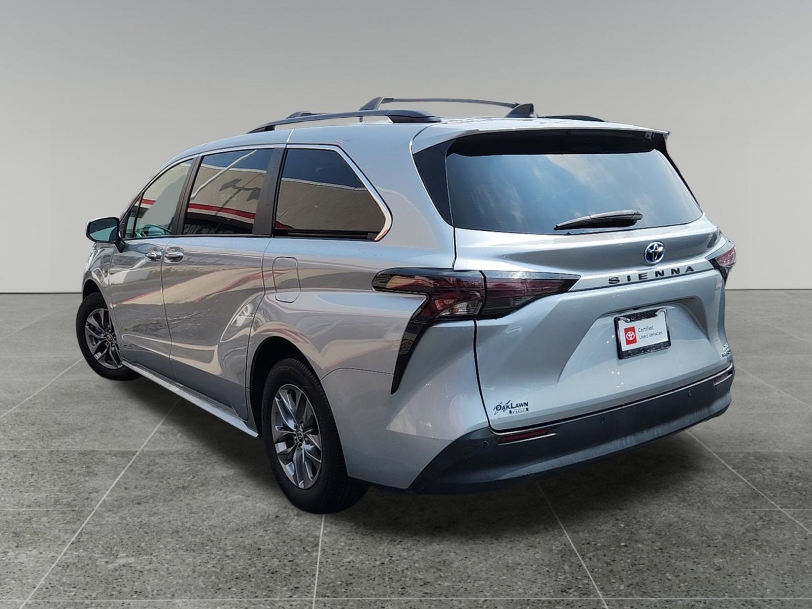2023 Toyota Sienna XLE photo 5