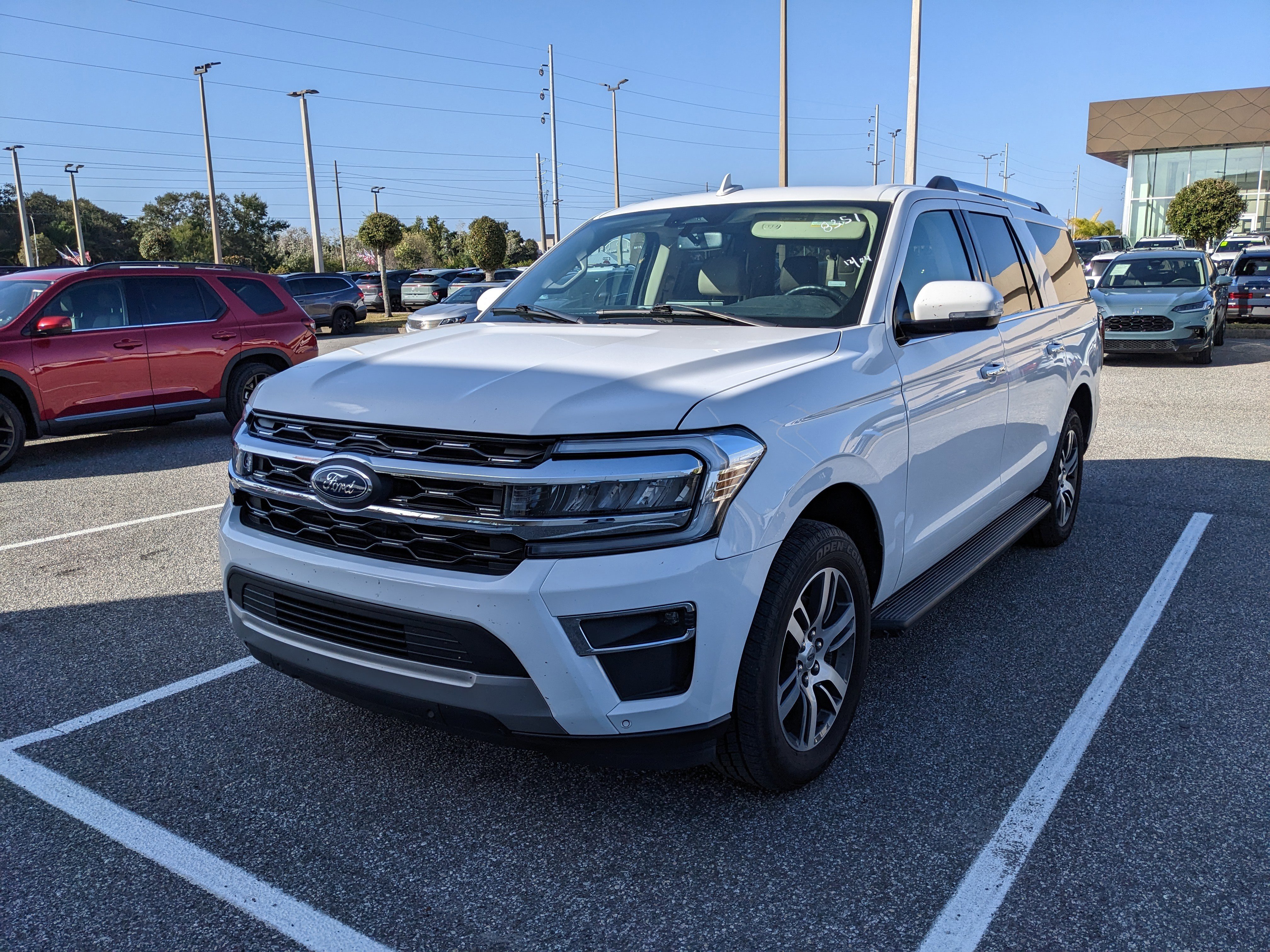2024 Ford Expedition Limited's photo