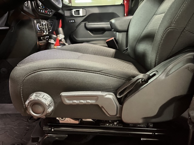 2021 Jeep Gladiator Sport photo 16