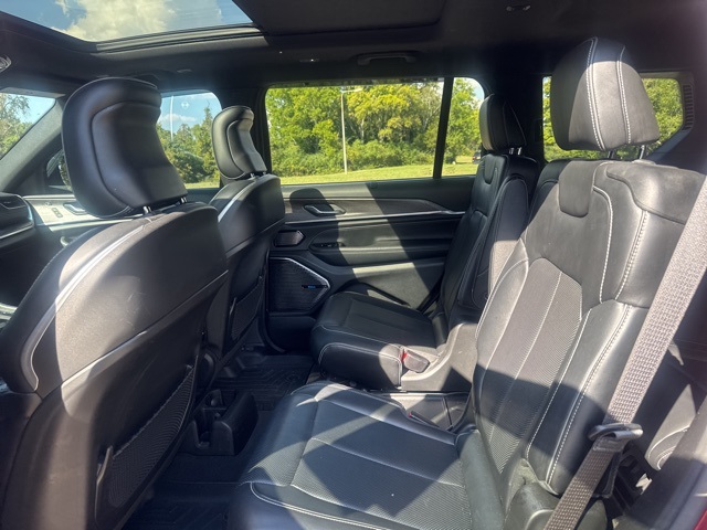 2021 Jeep Grand Cherokee Overland photo 14