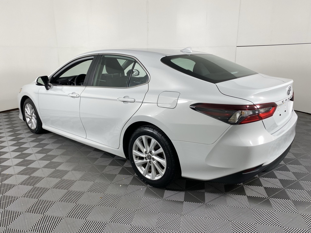 2023 Toyota Camry LE photo 4