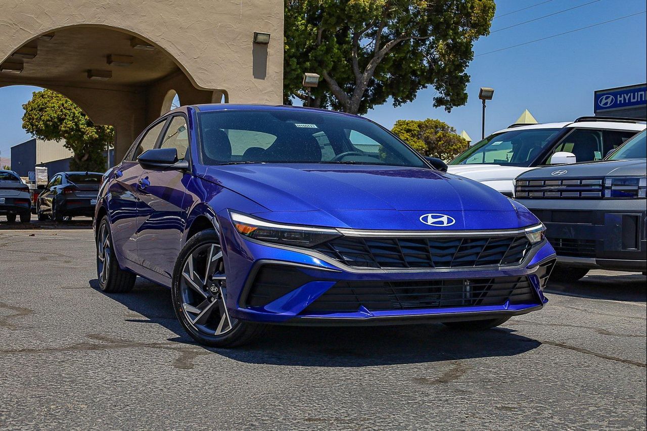 2025 Hyundai Elantra Blue