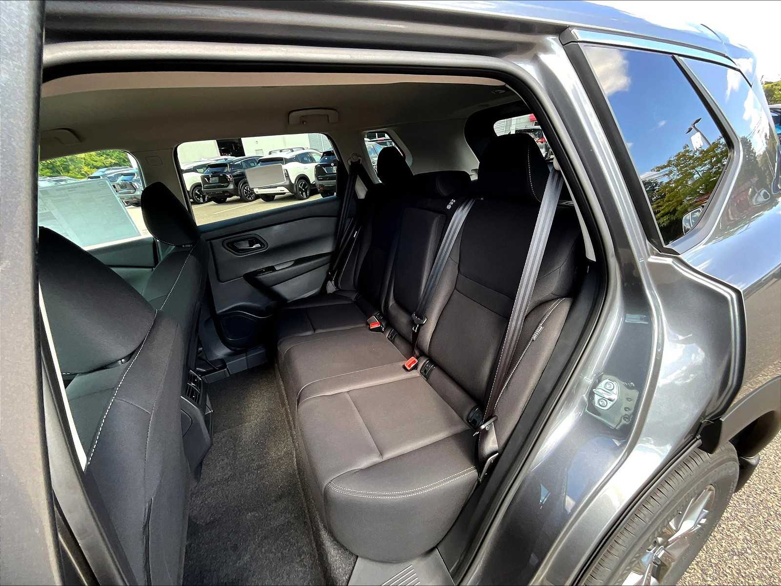 2026 Nissan Rogue S photo 14