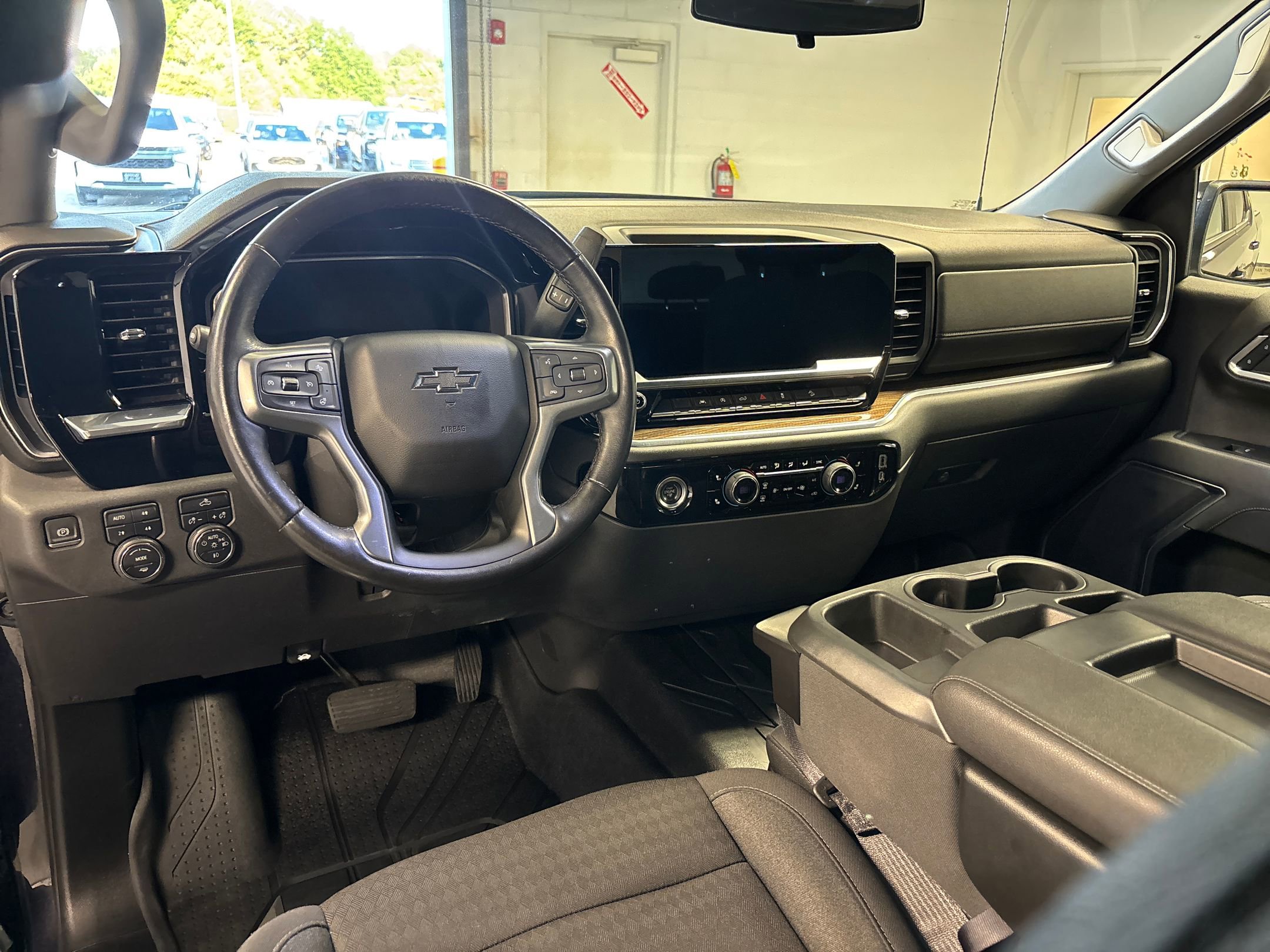 2022 Chevrolet Silverado 1500 RST photo 2