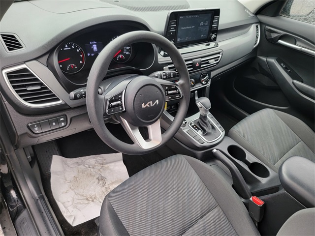 2023 Kia Seltos LX photo 10