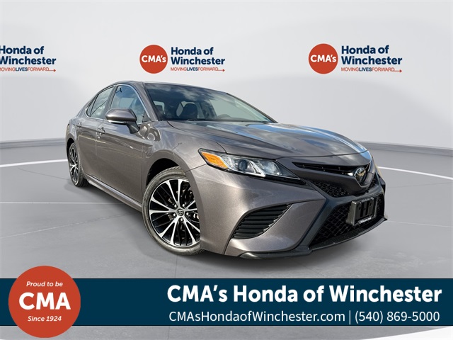 2018 Toyota Camry SE's photo