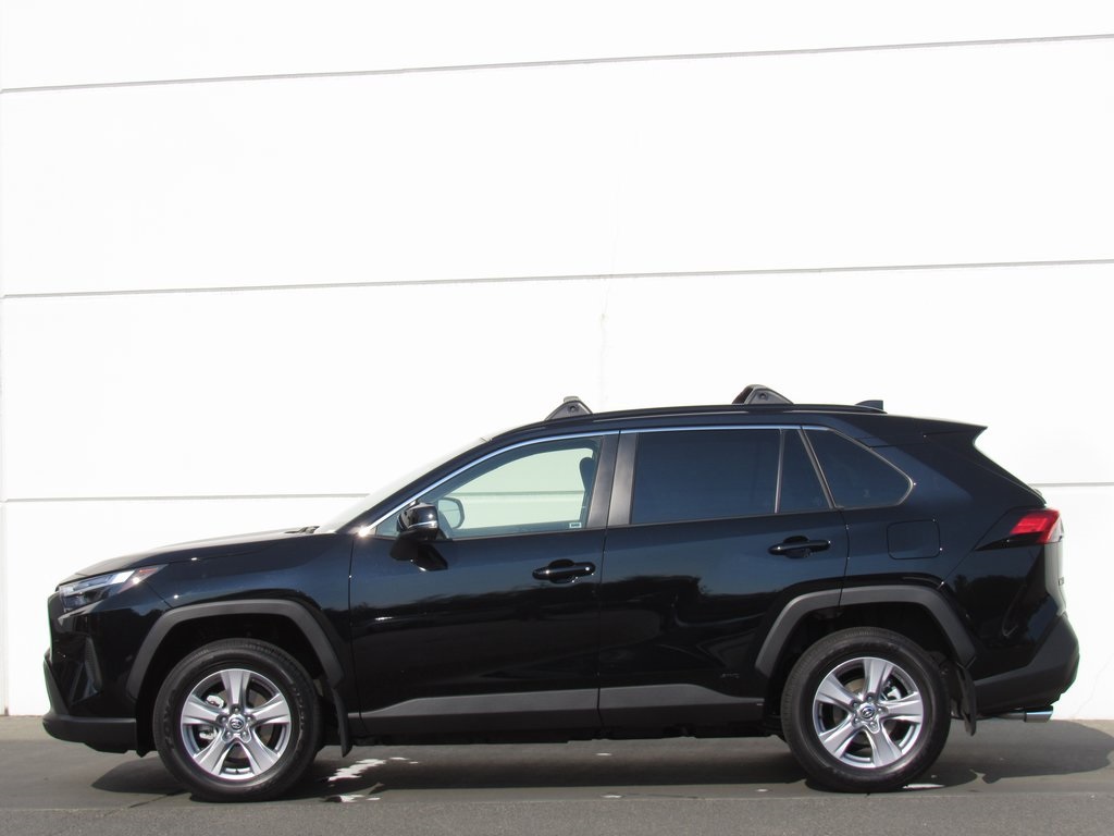 2025 Toyota RAV4 Hybrid XLE photo 4