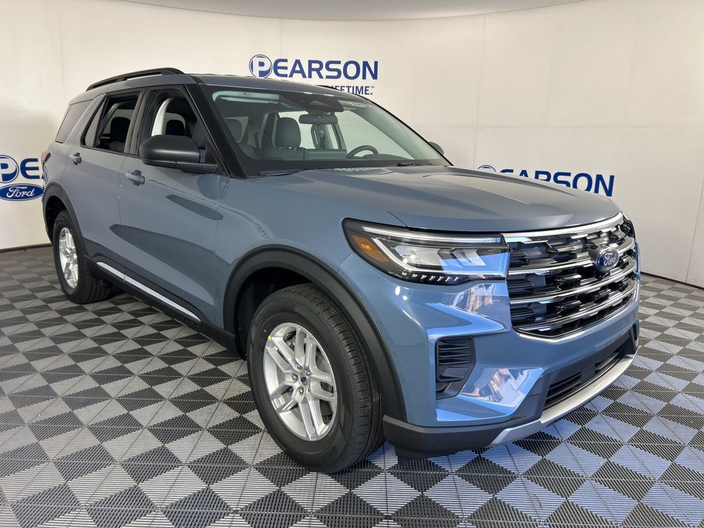 2025 Ford Explorer photo 3
