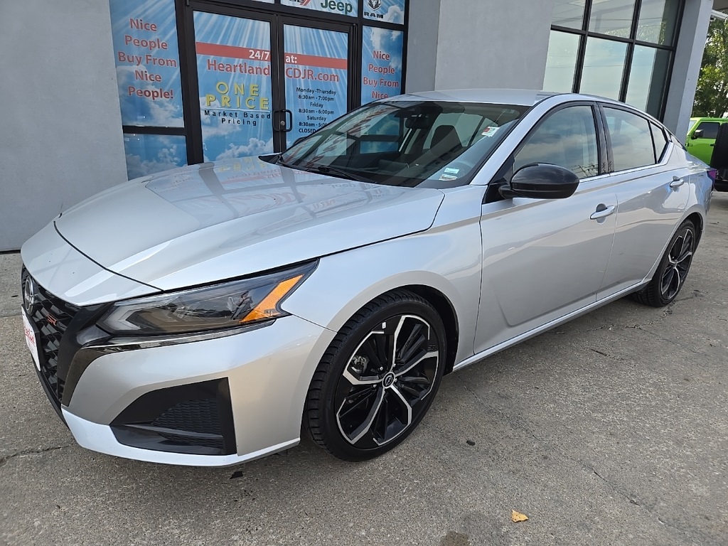 Used 2023 Nissan Altima SR with VIN 1N4BL4CV5PN338656 for sale in Kansas City