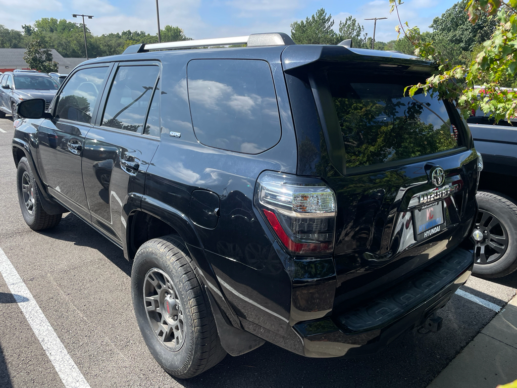 2019 Toyota 4Runner SR5 photo 3