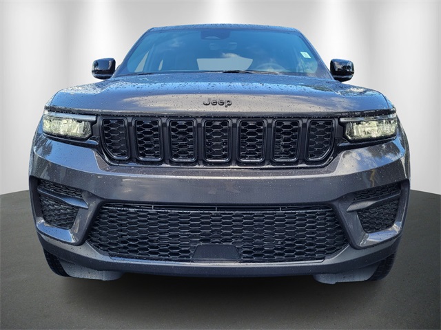 2025 Jeep Grand Cherokee Altitude photo 2