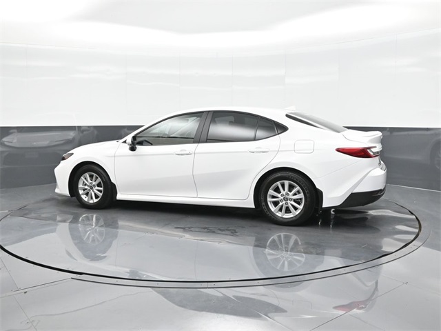 2025 Toyota Camry LE photo 4