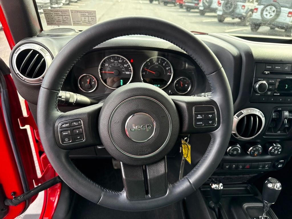 2015 Jeep Wrangler Unlimited Sahara photo 14