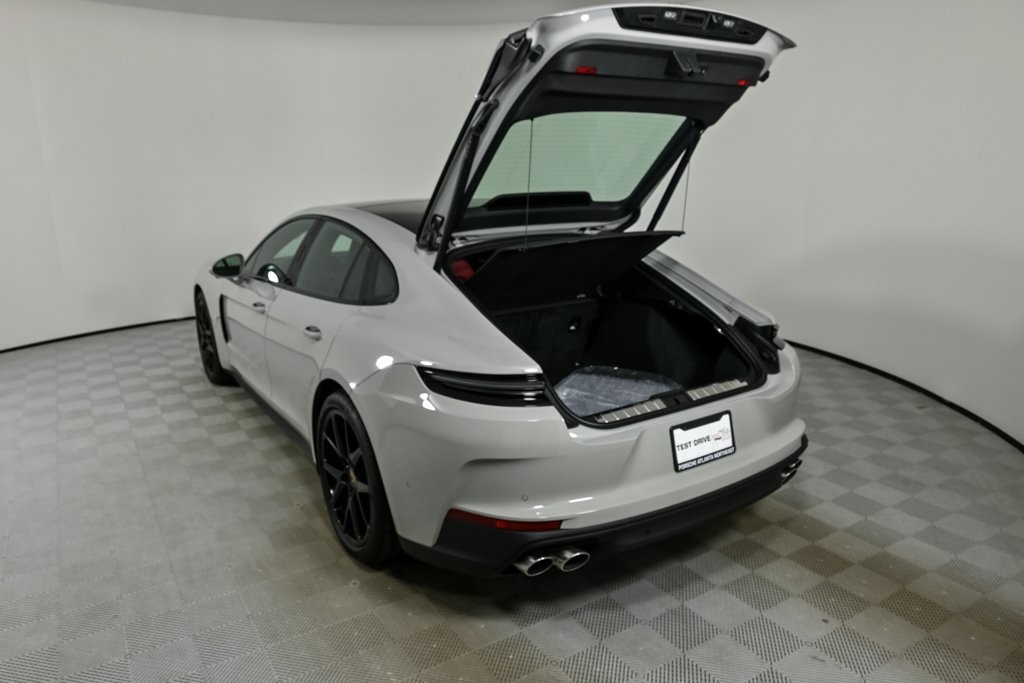 2025 Porsche Panamera Base photo 28
