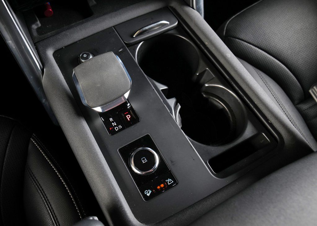 2021 Land Rover Discovery S photo 13