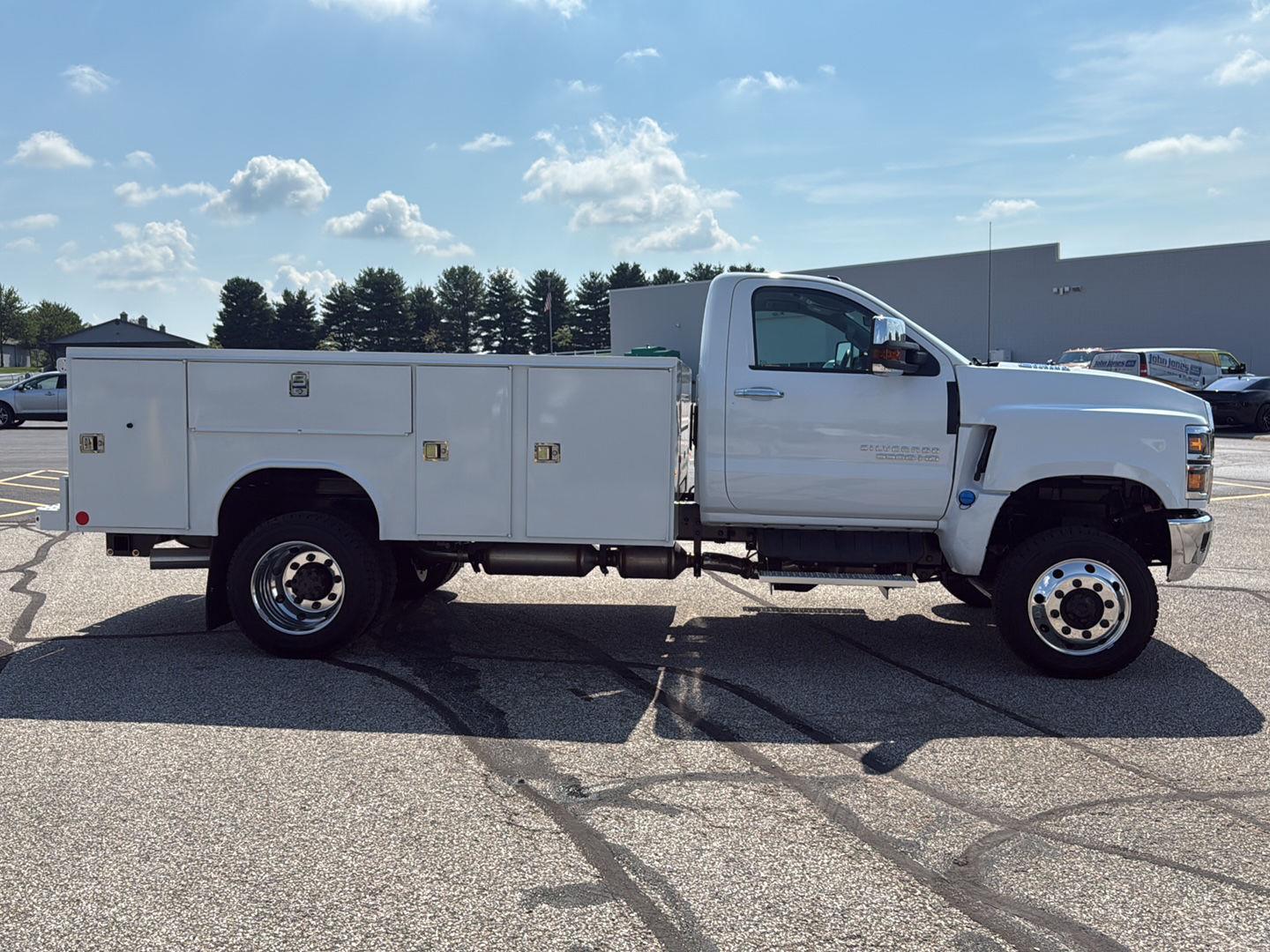 2024 Chevrolet Silverado 5500HD Work Truck photo 3
