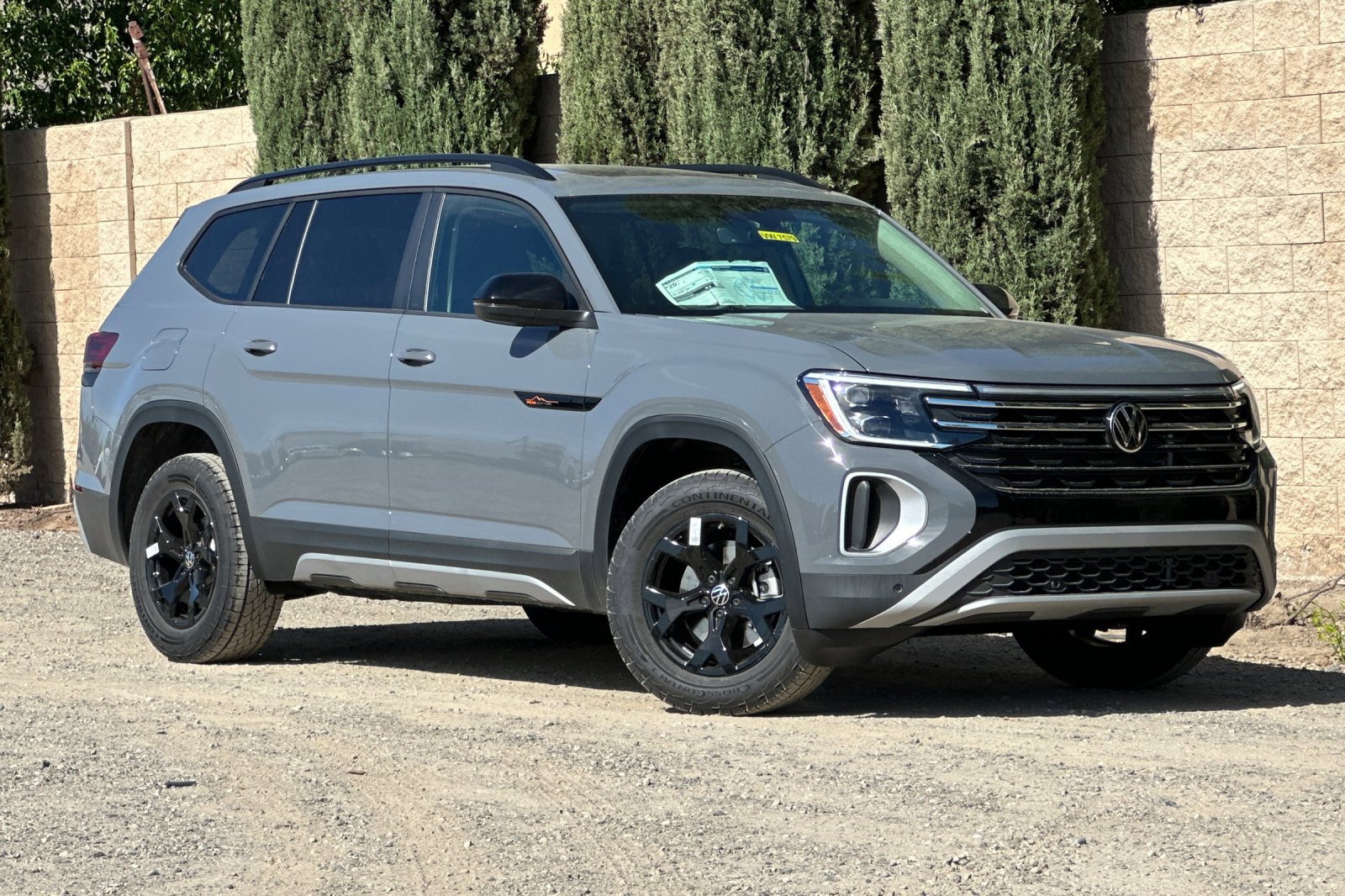 2025 Volkswagen Atlas SE Technology Peak Edition photo 2