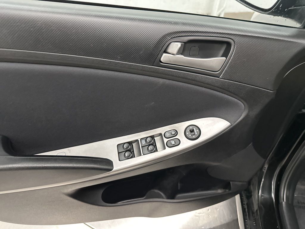 2015 Hyundai Accent GS photo 4