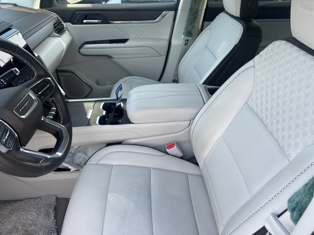 2025 GMC Acadia Denali's photo