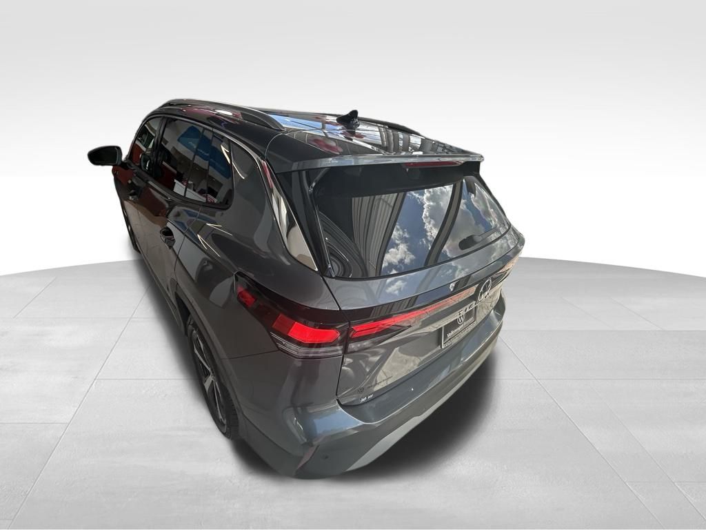 2025 Volkswagen Tiguan SE photo 2