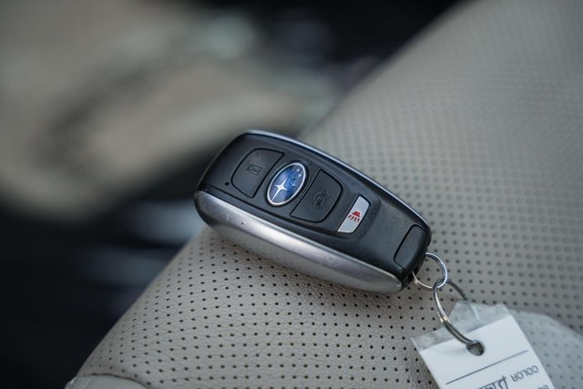 2016 Subaru Outback Limited photo 40
