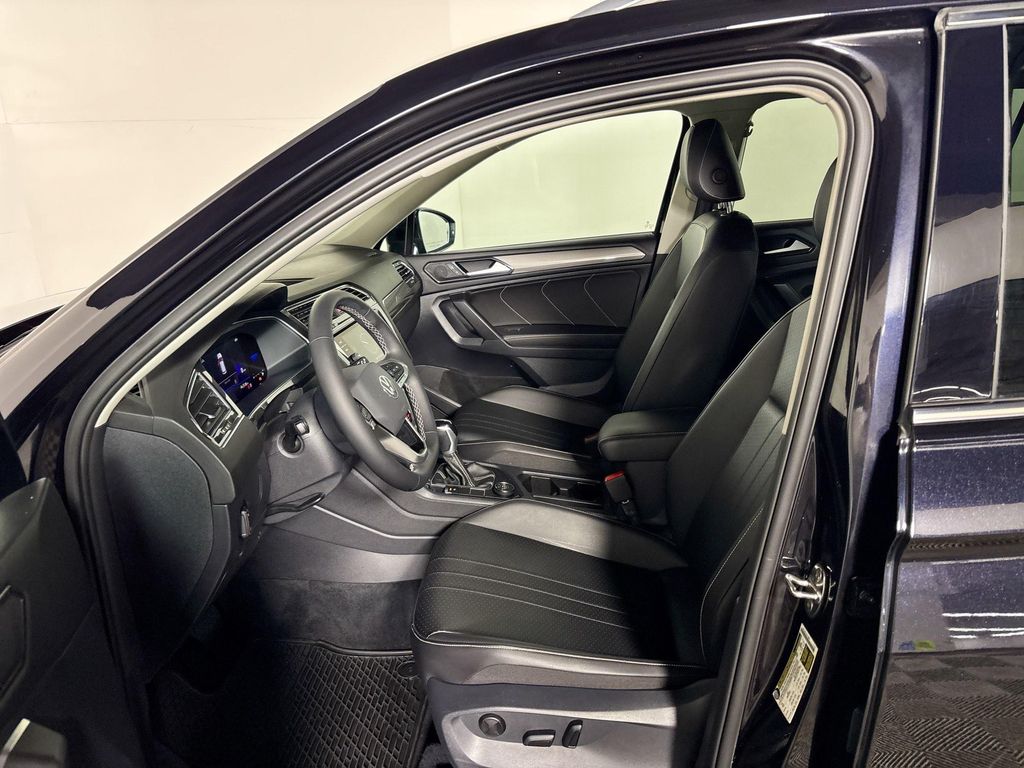2022 Volkswagen Tiguan SE photo 11