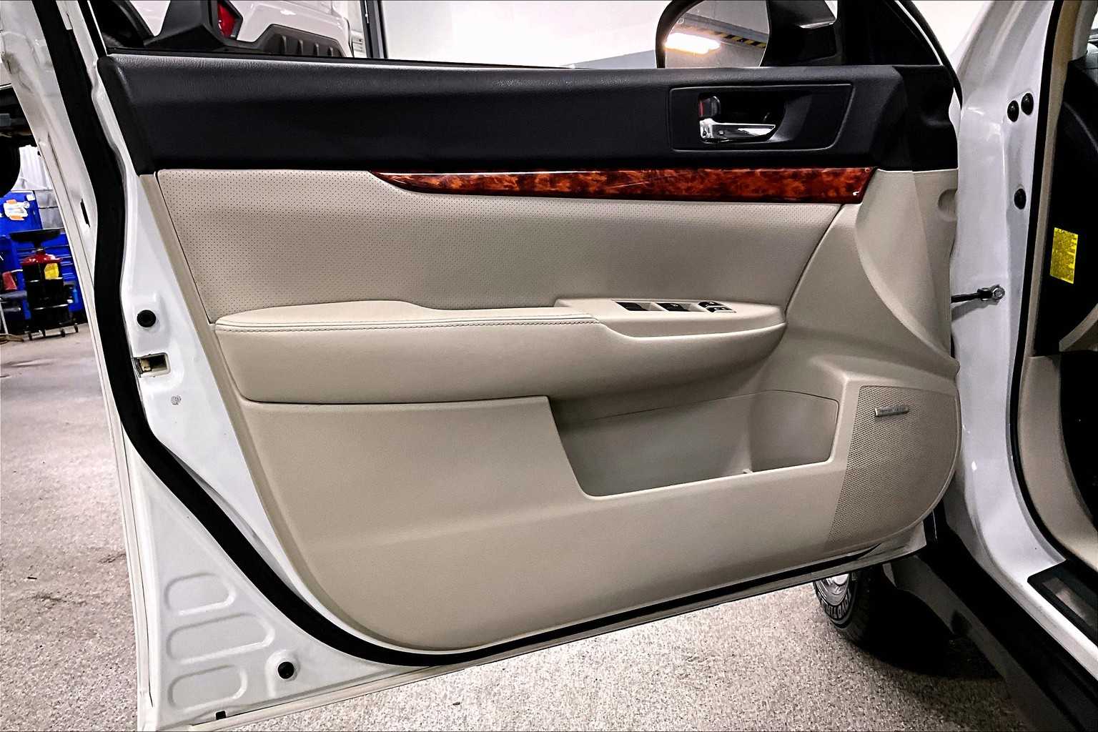 2012 Subaru Outback 2.5i Limited photo 19