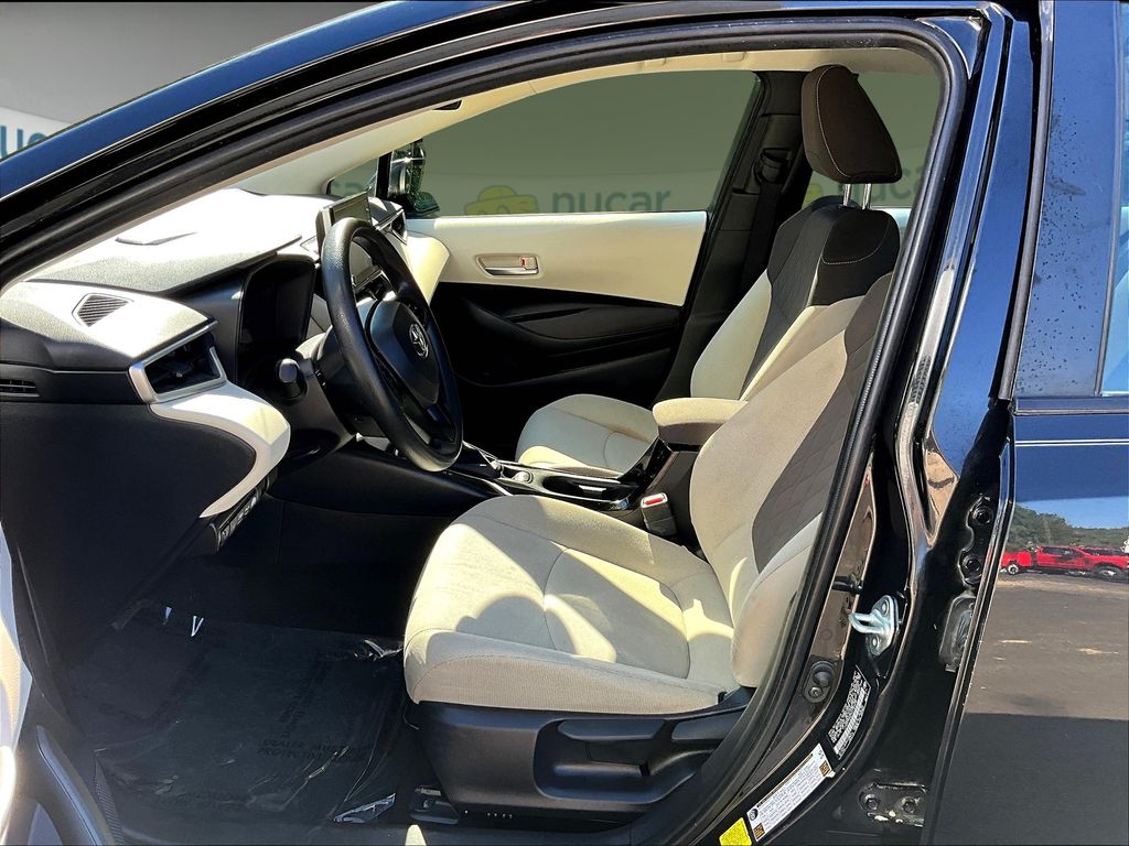 2021 Toyota Corolla LE photo 12