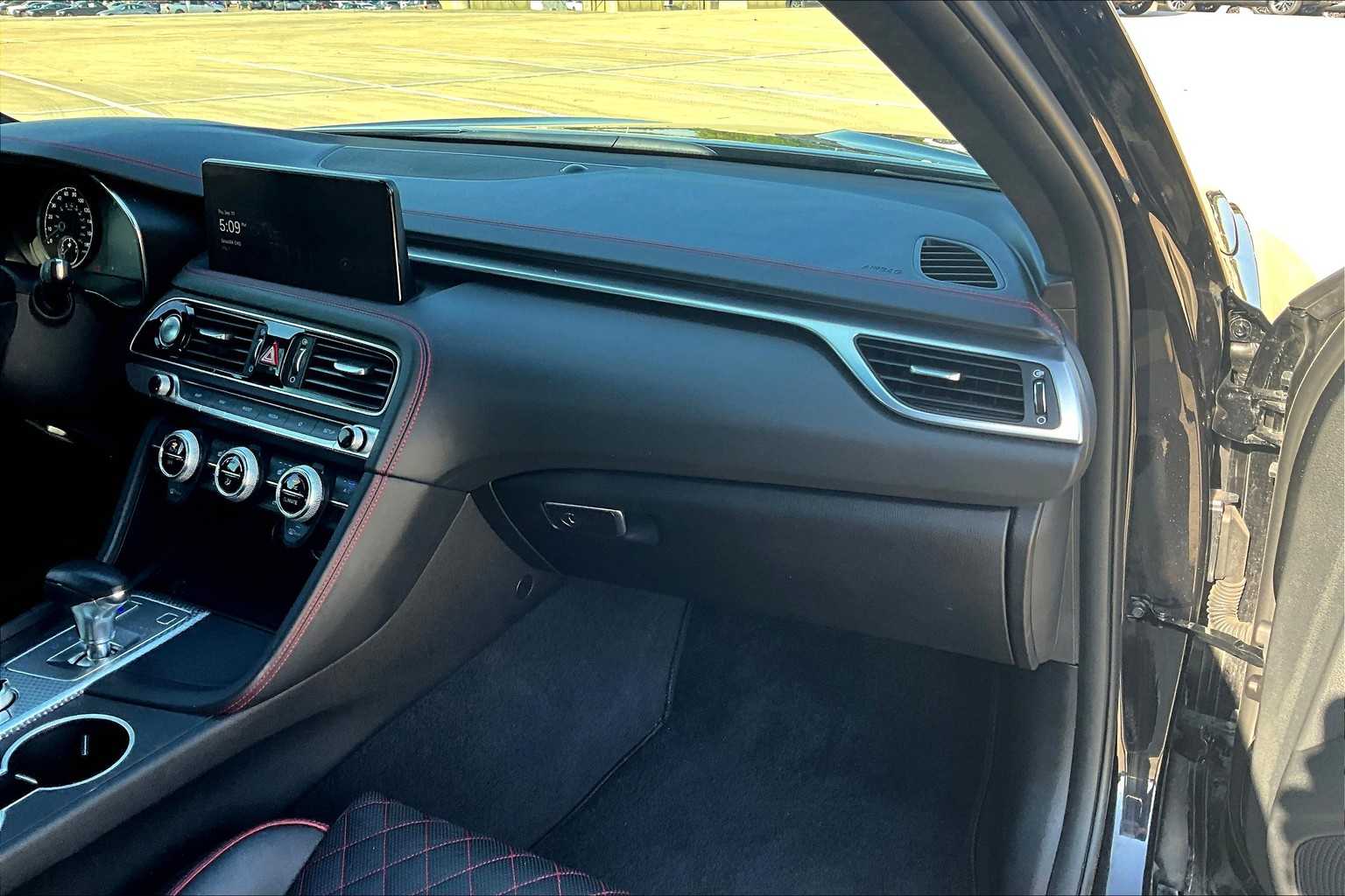 2022 Genesis G70 3.3T photo 17