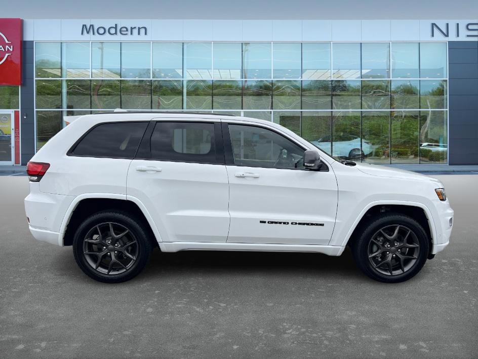 2021 Jeep Grand Cherokee Anniversary Edition photo 3