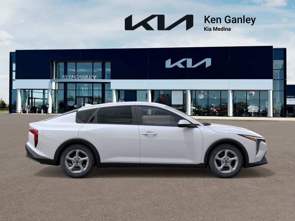 2025 Kia K4 LXS photo 4