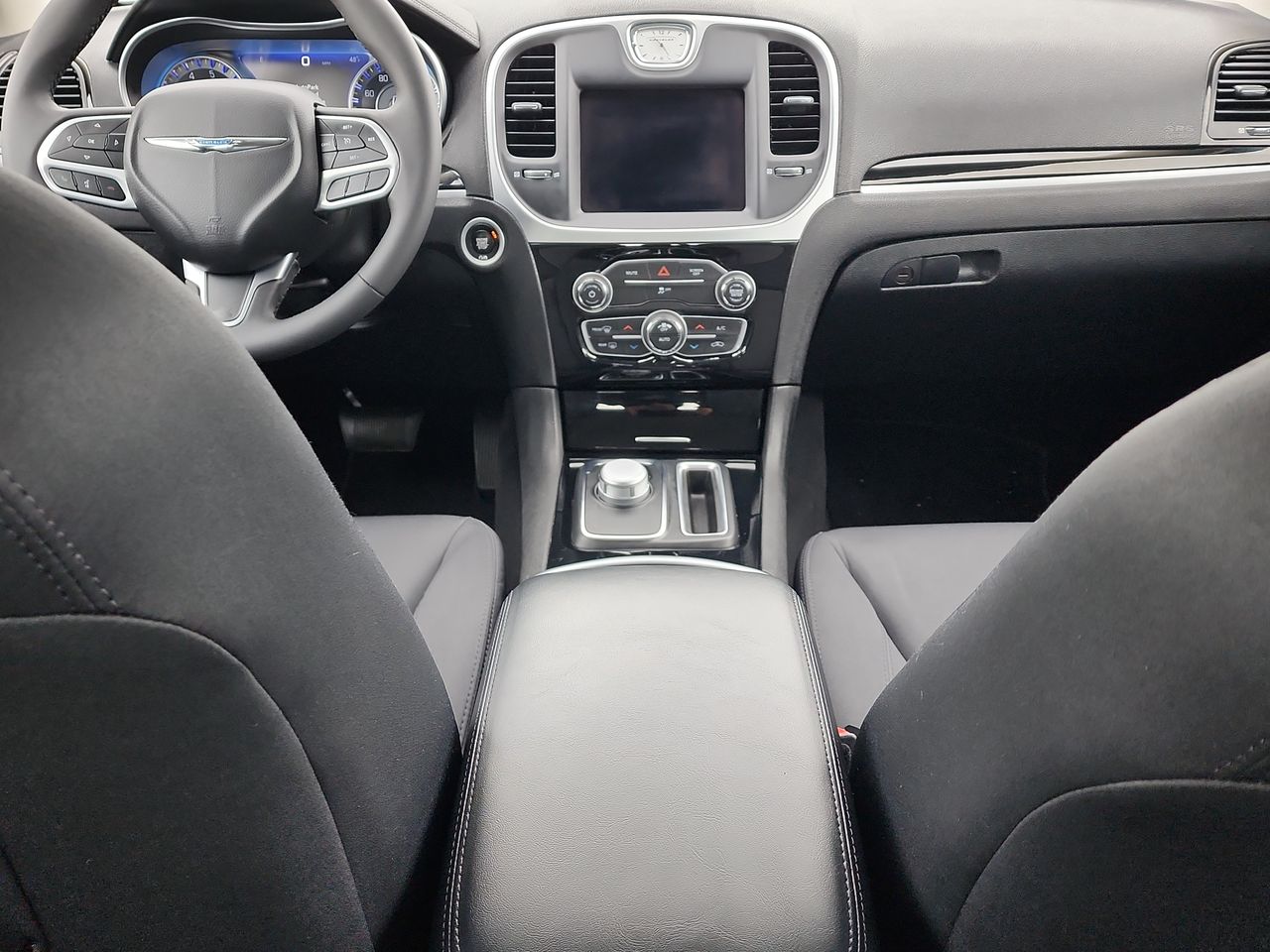 2023 Chrysler 300 Touring photo 18
