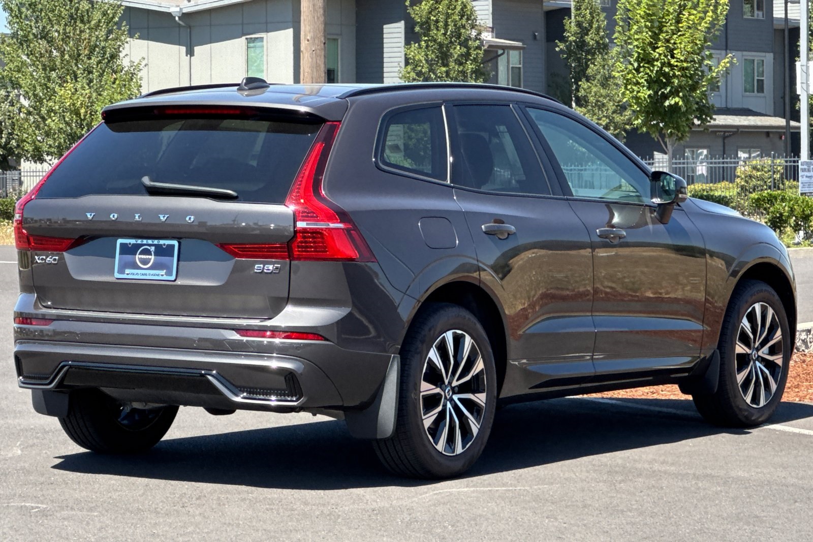 2025 Volvo XC60 B5 Core photo 3