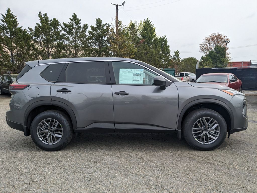 2025 Nissan Rogue S photo 3