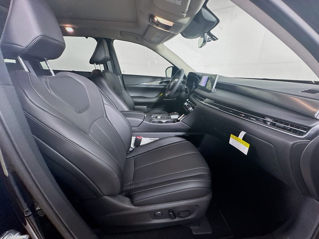 2026 Infiniti QX60 Luxe photo 30