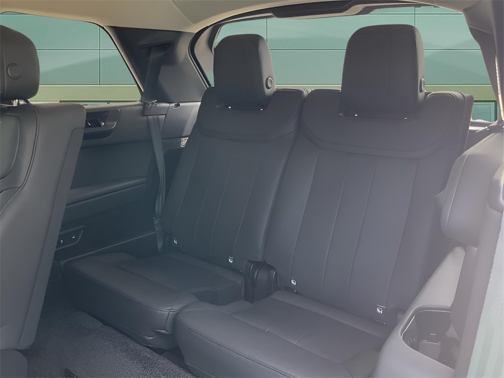 2025 Land Rover Range Rover SE photo 15