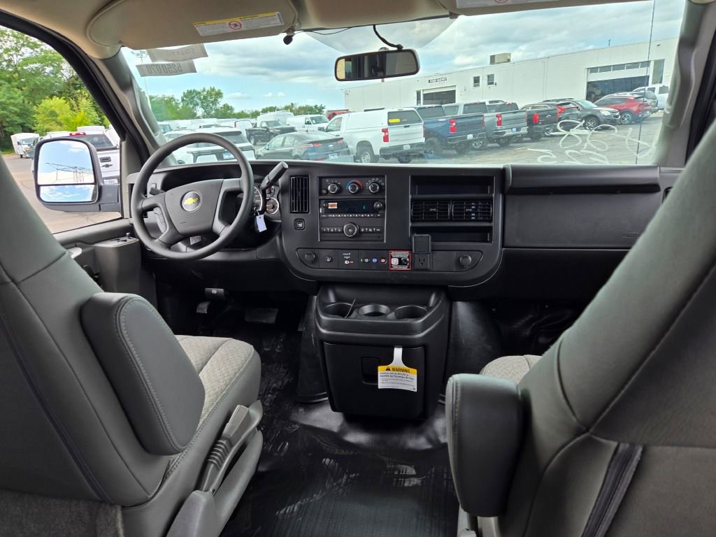 2025 Chevrolet Express Cargo 2500 photo 2