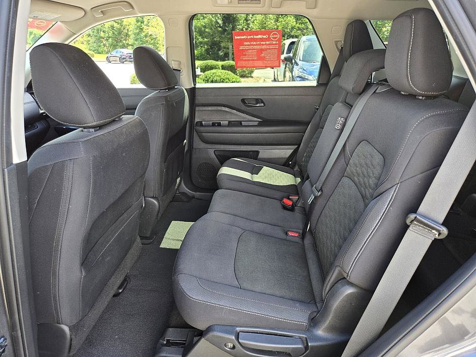 2024 Nissan Pathfinder SV photo 11