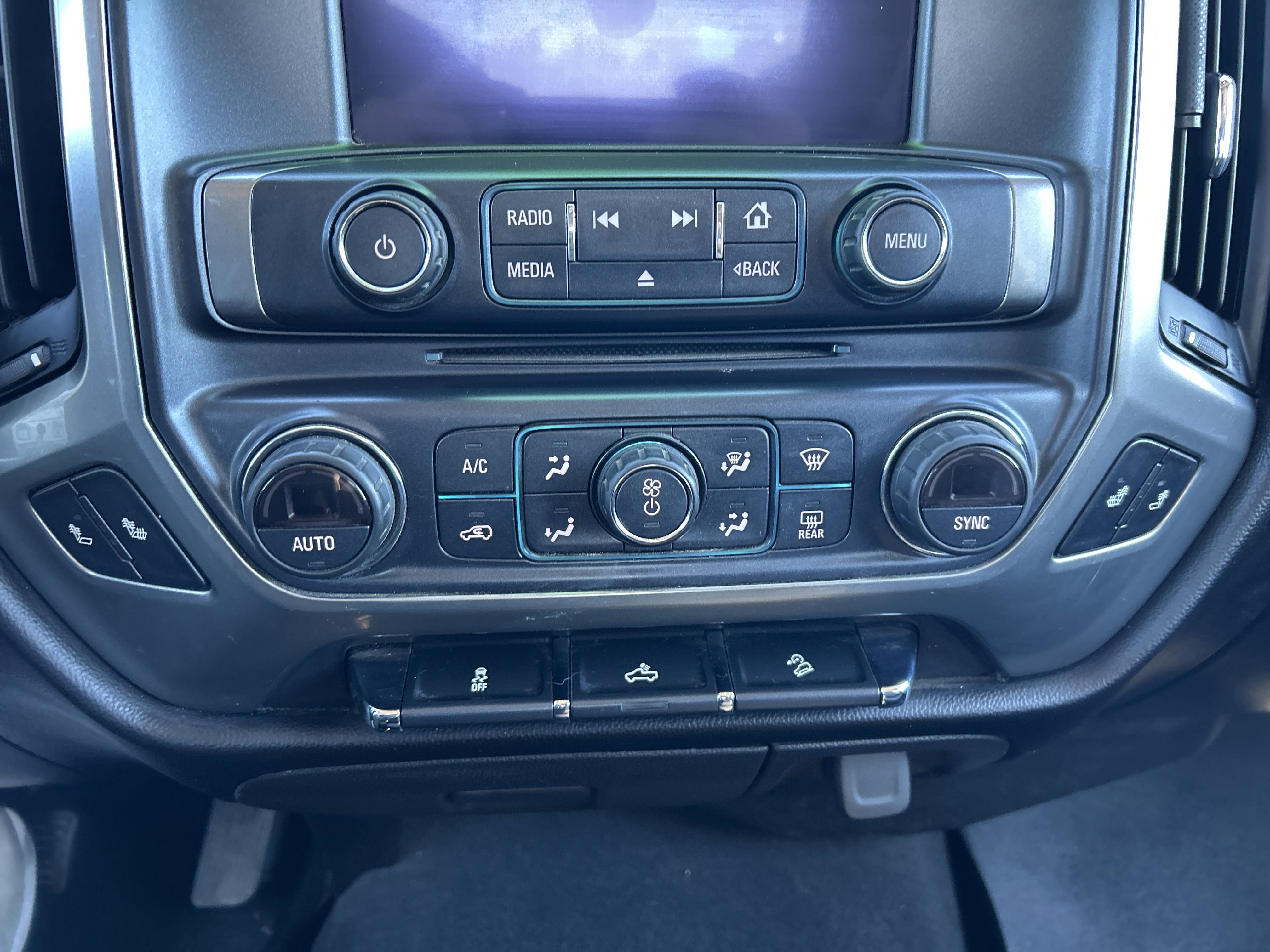 2018 Chevrolet Silverado 1500 LT photo 2