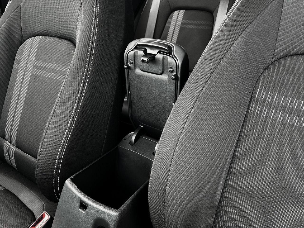 2025 Hyundai Venue SEL photo 16