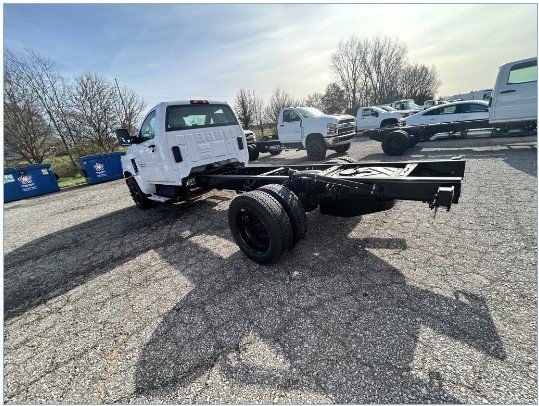 2024 Chevrolet Silverado 5500HD Work Truck photo 3