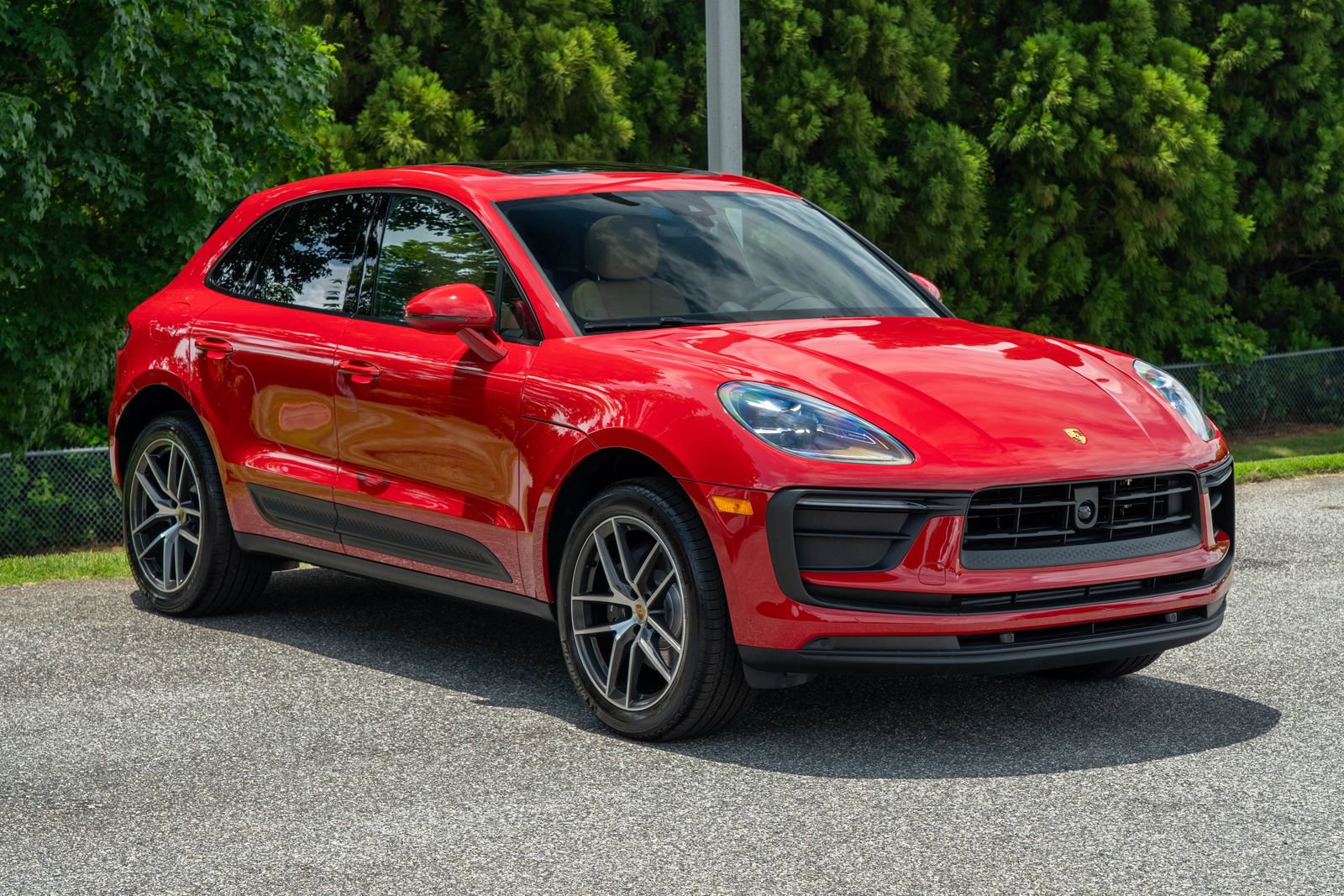 2025 Porsche Macan Base photo 9