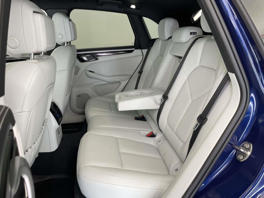 2024 Porsche Macan Base photo 19