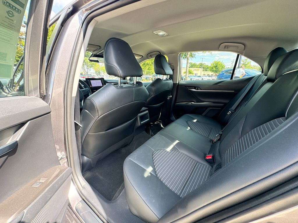 2022 Toyota Camry SE photo 29