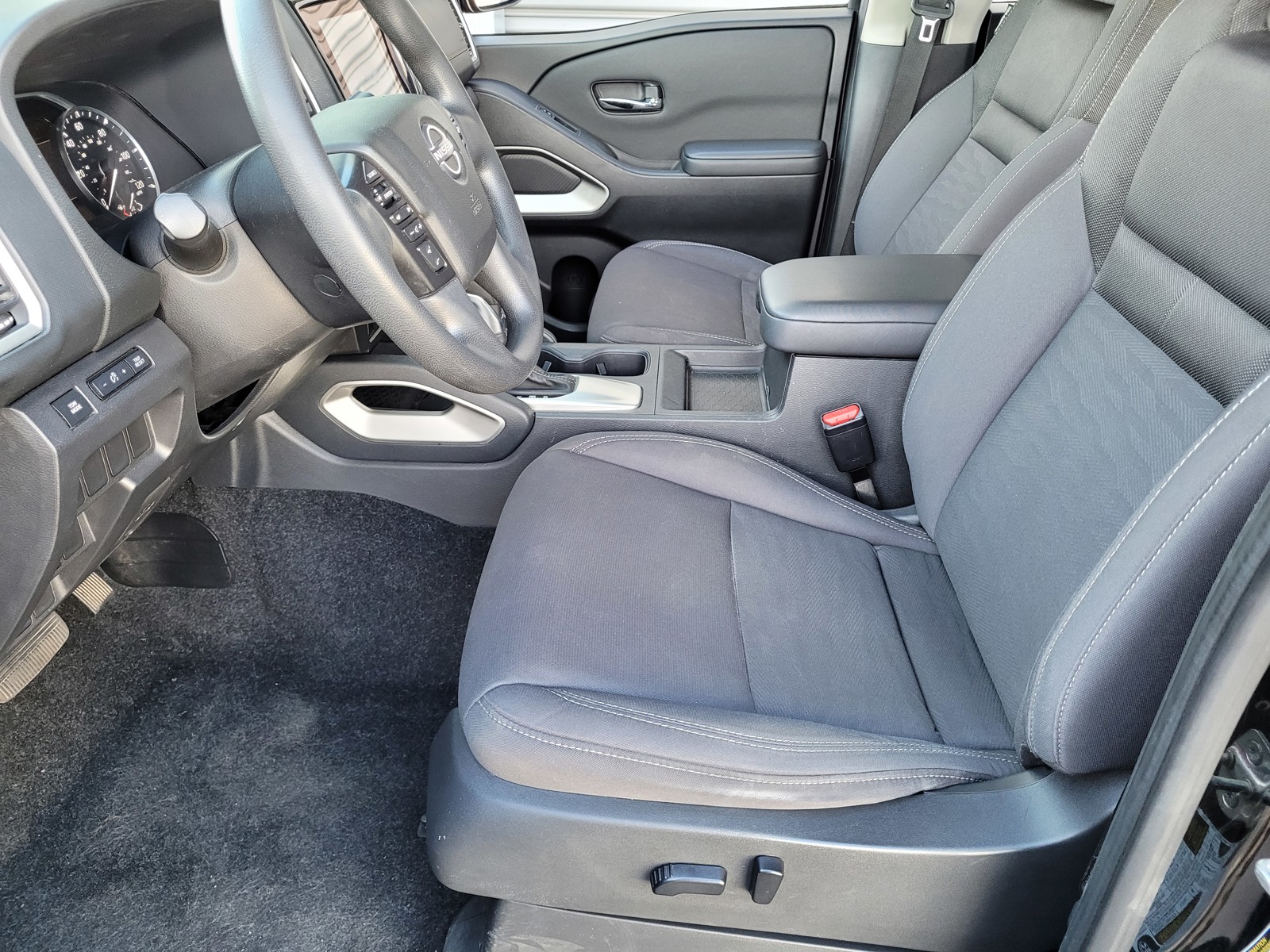 2022 Nissan Frontier SV photo 18