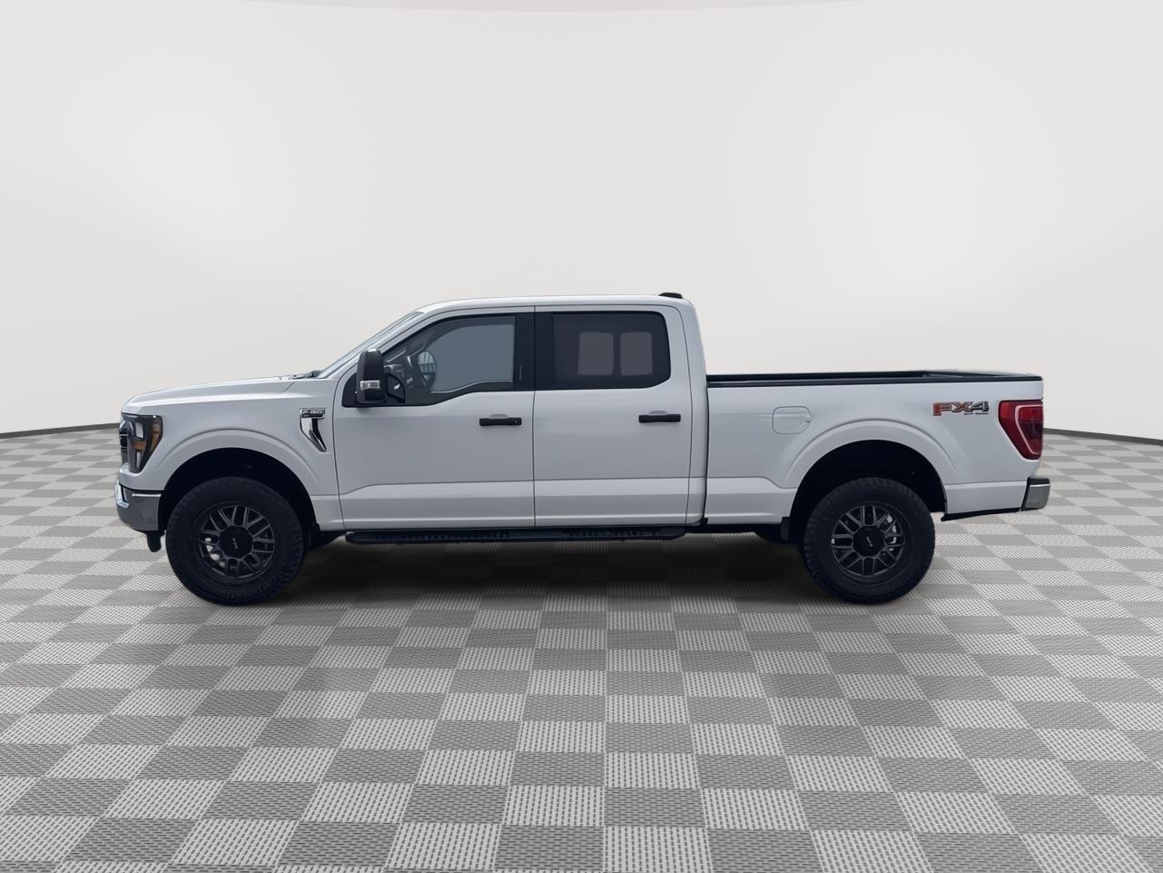 2023 Ford F-150 XLT photo 2