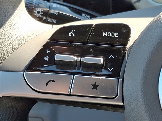 2024 Hyundai Elantra SEL photo 18