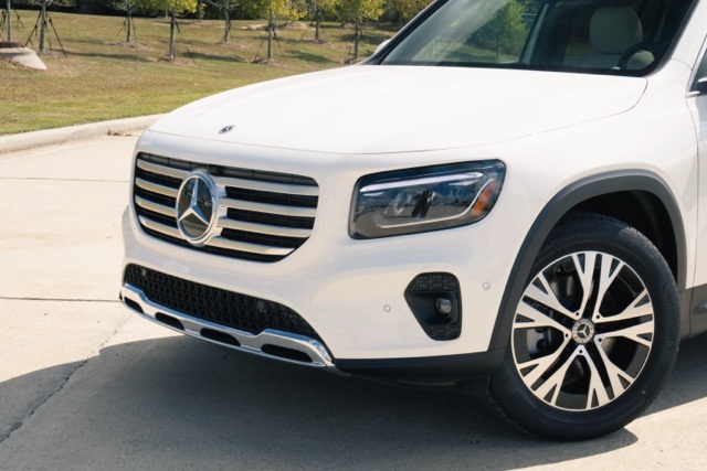 2025 Mercedes Benz GLB 250 photo 2