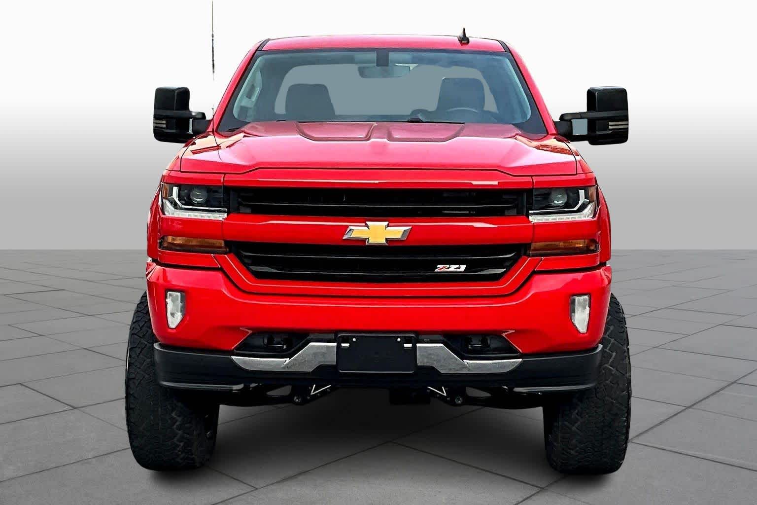 2018 Chevrolet Silverado 1500 LT photo 3