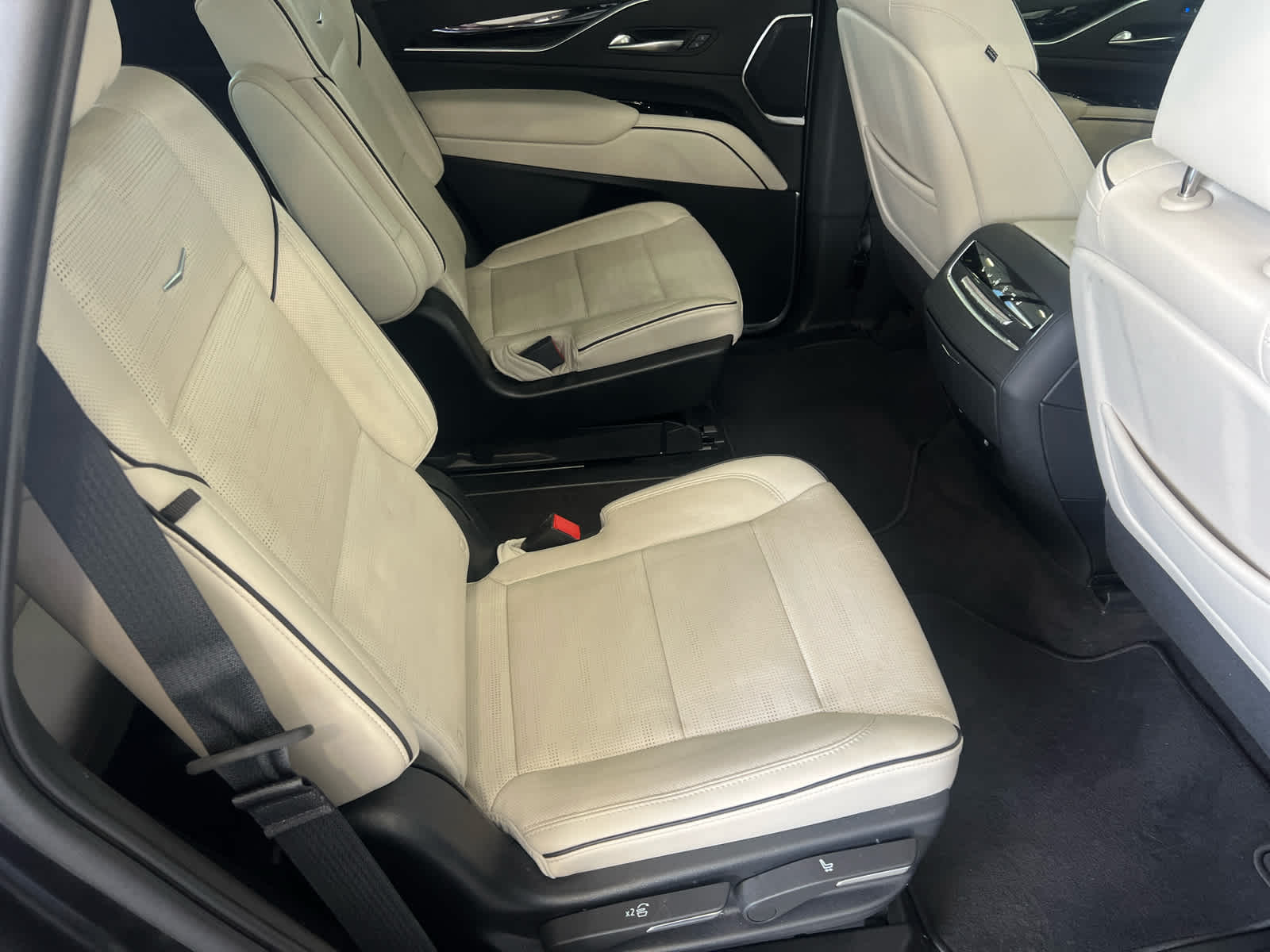 2022 Cadillac Escalade Sport photo 11